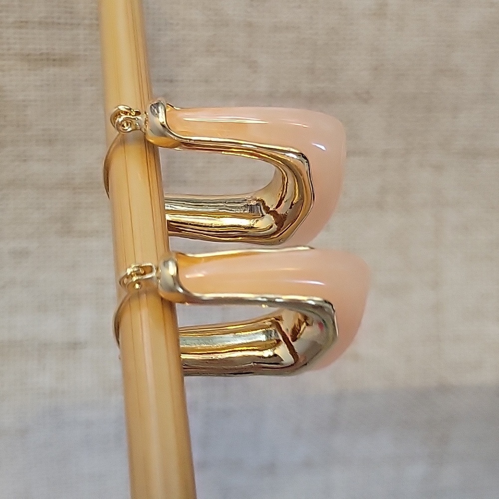 PEACHY PINK U-SHAPED ELONGATED HOOP EARRINGS